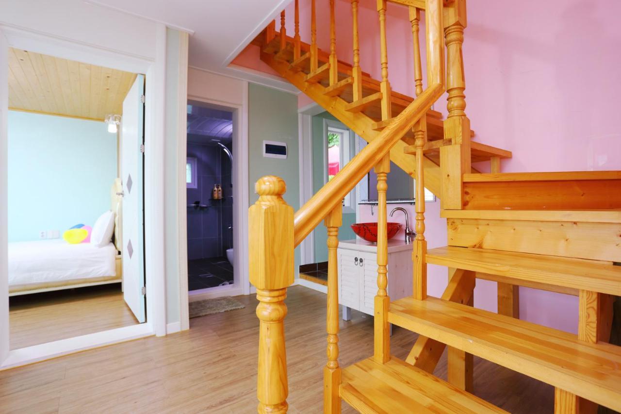 Montmartre Villa Namhae Bagian luar foto