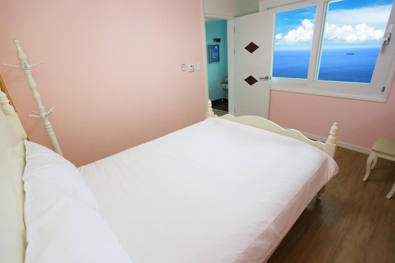 Montmartre Villa Namhae Bagian luar foto