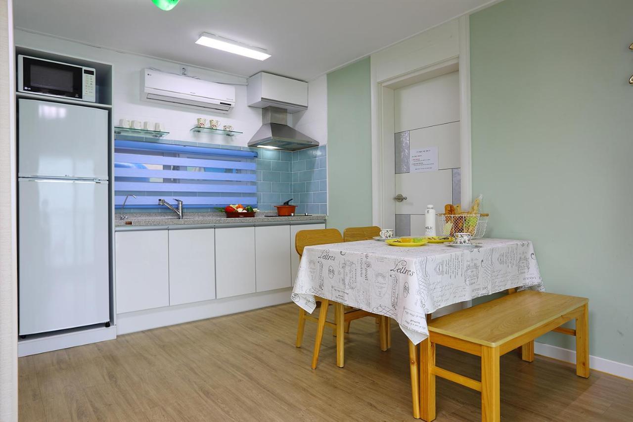 Montmartre Villa Namhae Bagian luar foto