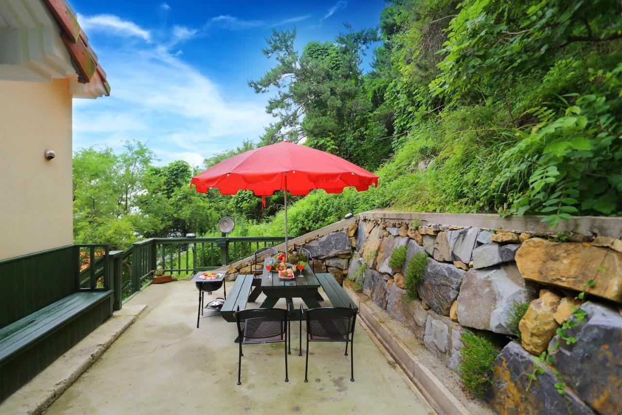 Montmartre Villa Namhae Bagian luar foto