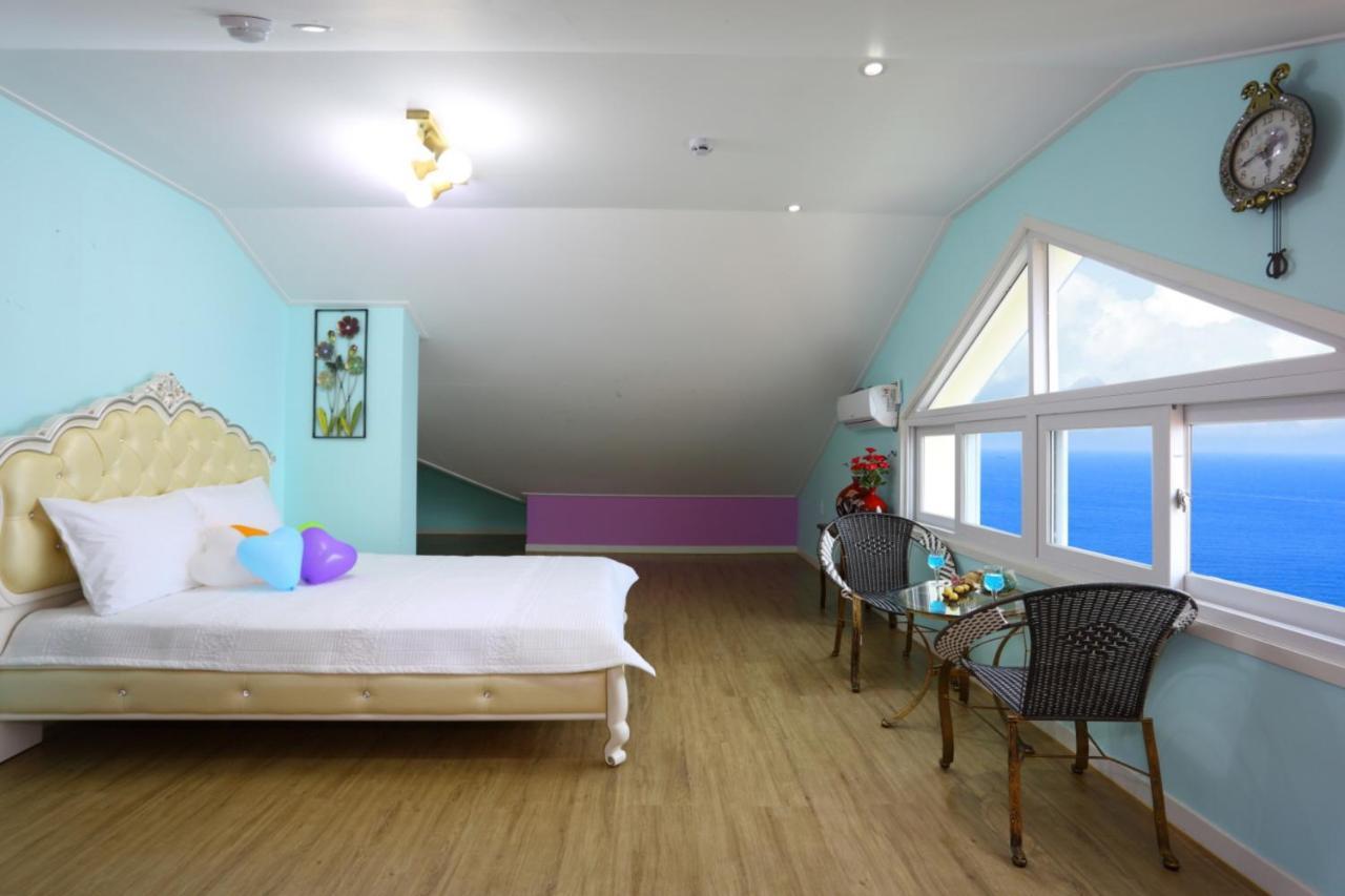 Montmartre Villa Namhae Bagian luar foto