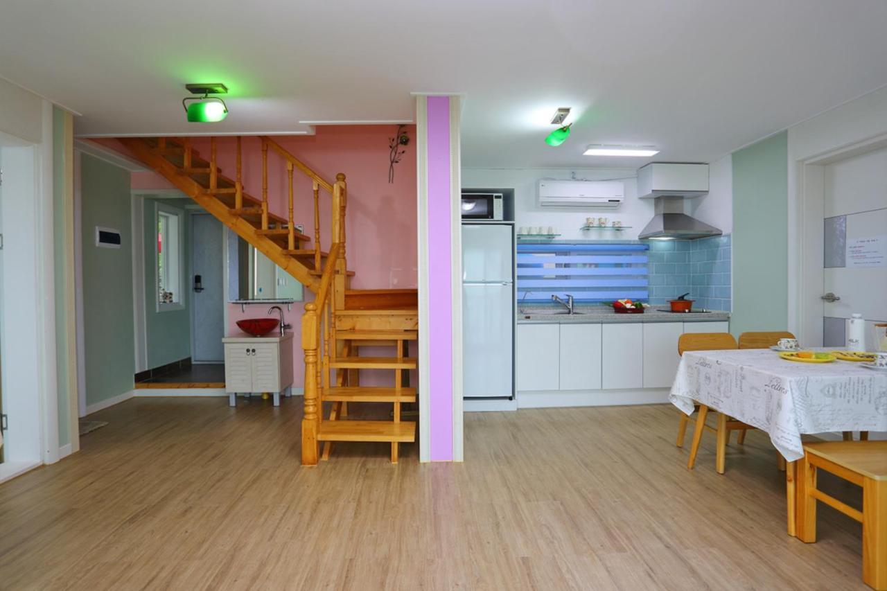 Montmartre Villa Namhae Bagian luar foto