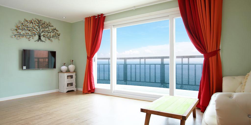 Montmartre Villa Namhae Bagian luar foto