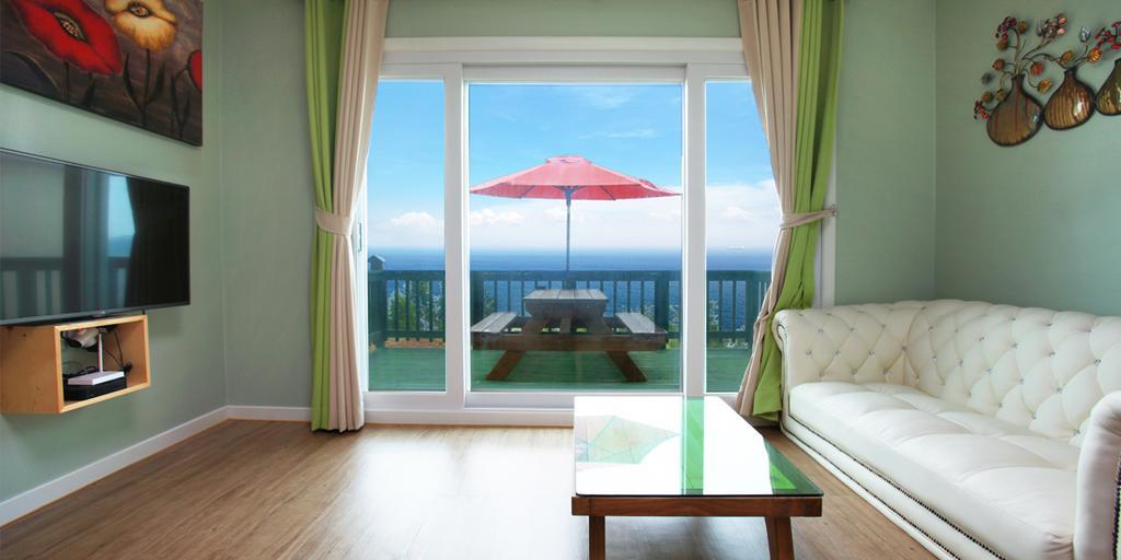 Montmartre Villa Namhae Bagian luar foto
