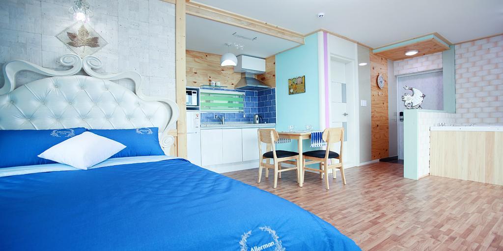 Montmartre Villa Namhae Bagian luar foto