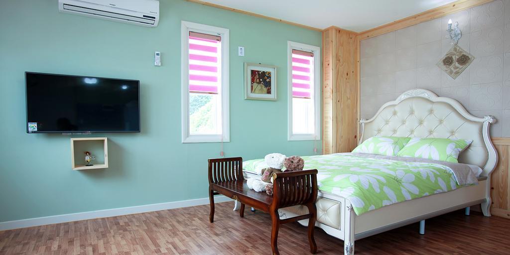 Montmartre Villa Namhae Bagian luar foto