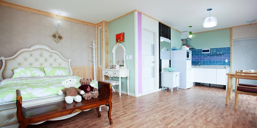 Montmartre Villa Namhae Bagian luar foto