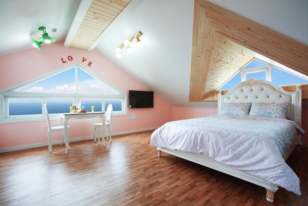 Montmartre Villa Namhae Bagian luar foto