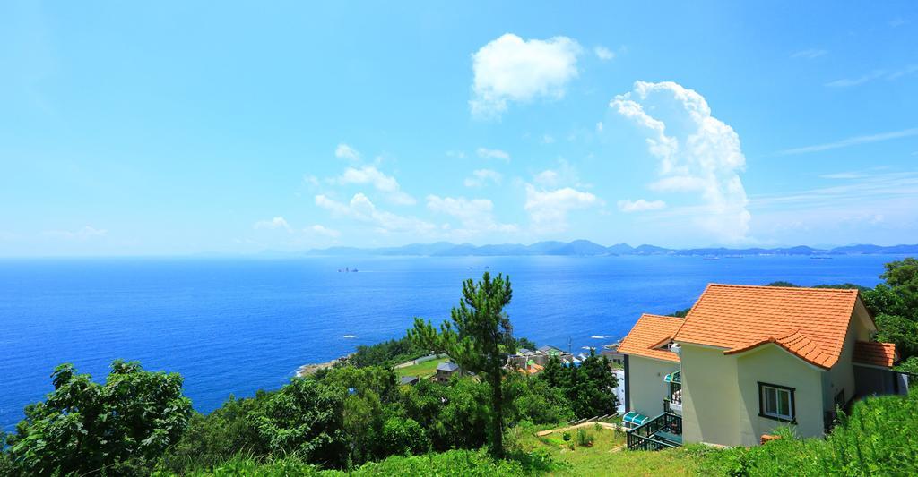 Montmartre Villa Namhae Bagian luar foto