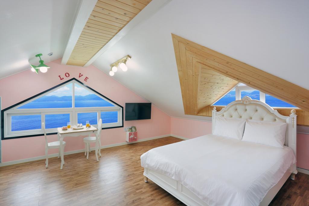 Montmartre Villa Namhae Bagian luar foto