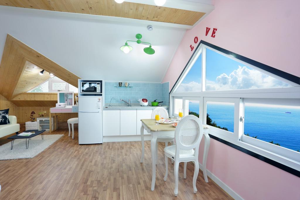 Montmartre Villa Namhae Bagian luar foto