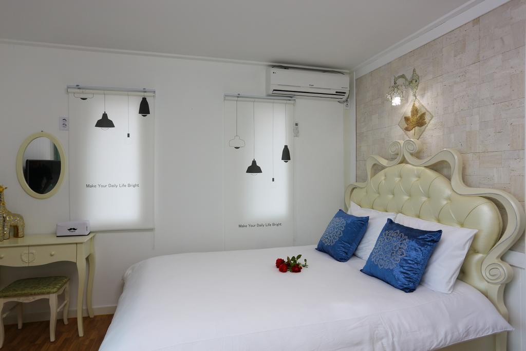 Montmartre Villa Namhae Bagian luar foto