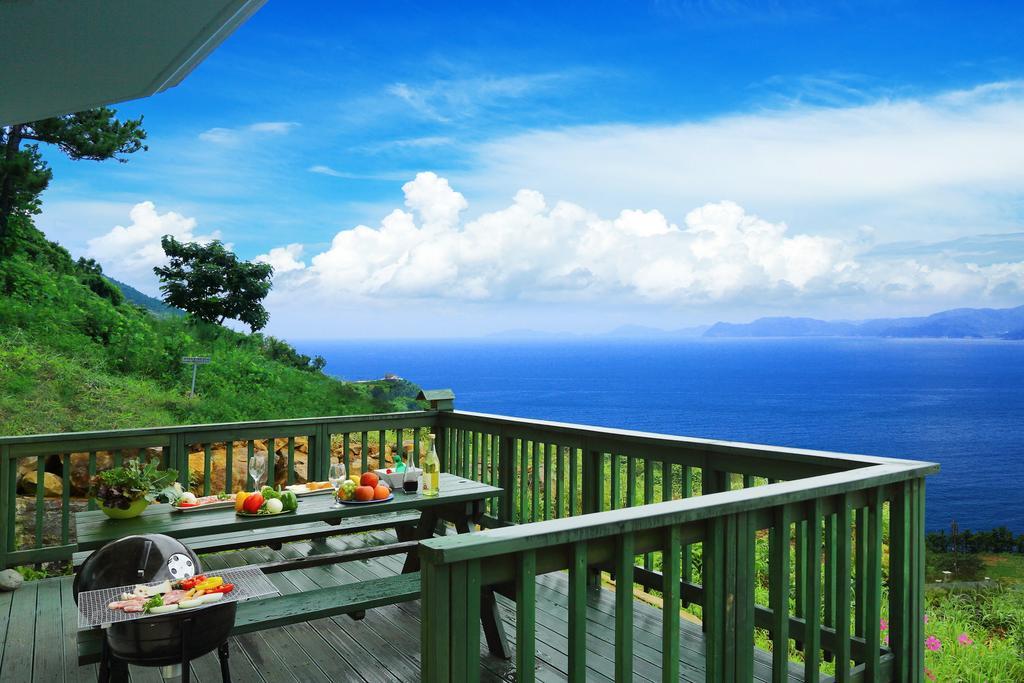 Montmartre Villa Namhae Bagian luar foto