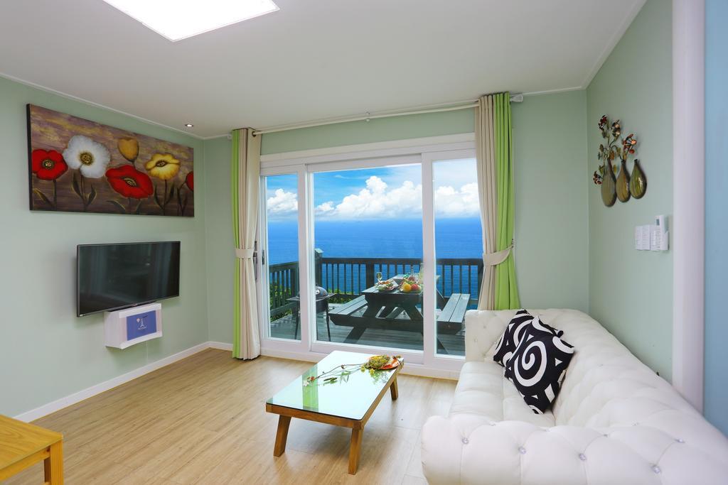 Montmartre Villa Namhae Bagian luar foto