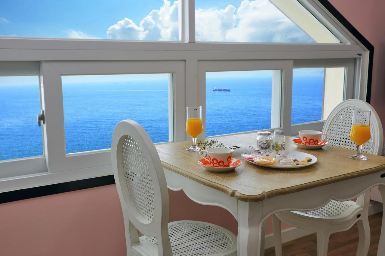 Montmartre Villa Namhae Bagian luar foto